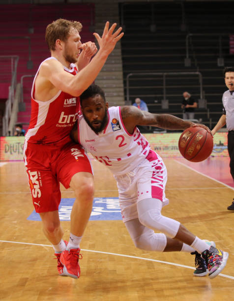 其辩护团队 其辩护团队